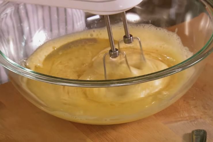 Beat the eggs and sugar